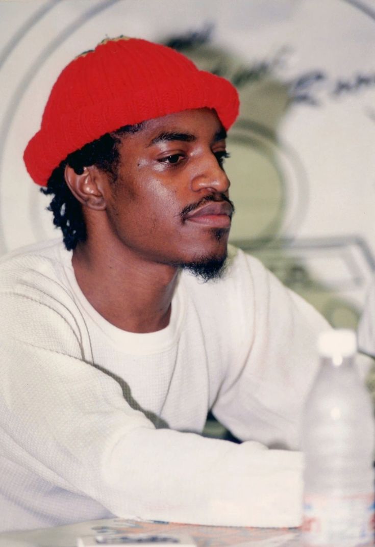 André 3000 : Un nouveau soleil dans l'univers musical avec 'New Blue Sun' - HYTRAPE