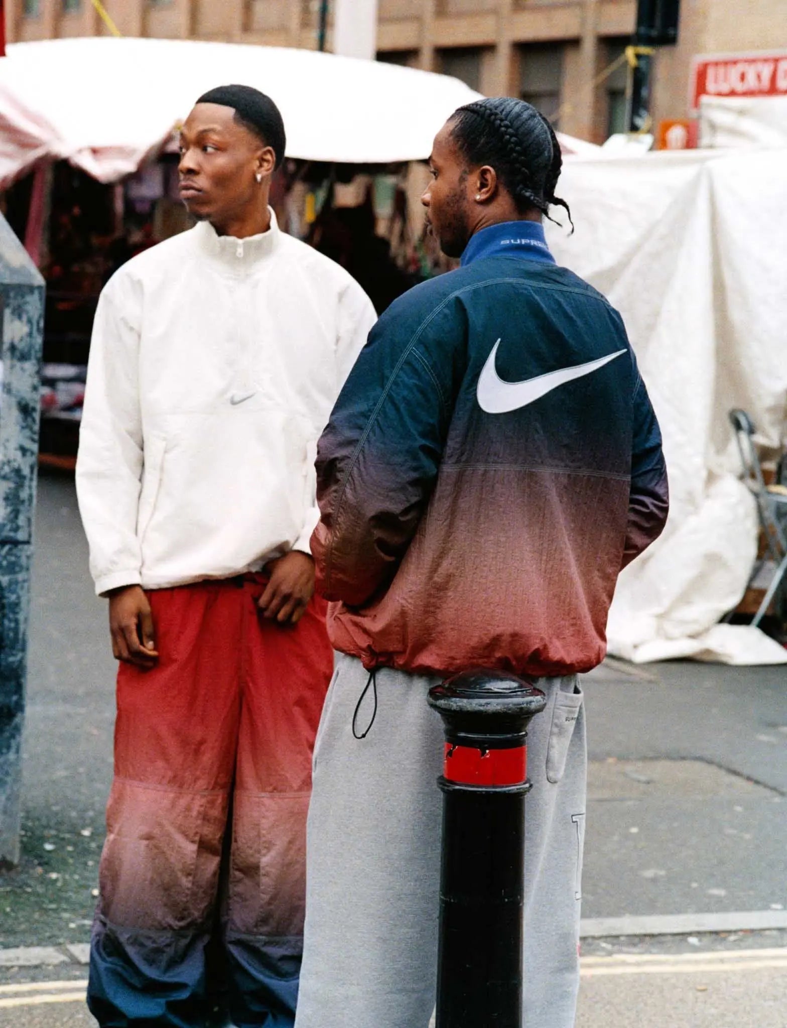 Supreme et Nike dévoilent leur collaboration pour 2024 - HYTRAPE