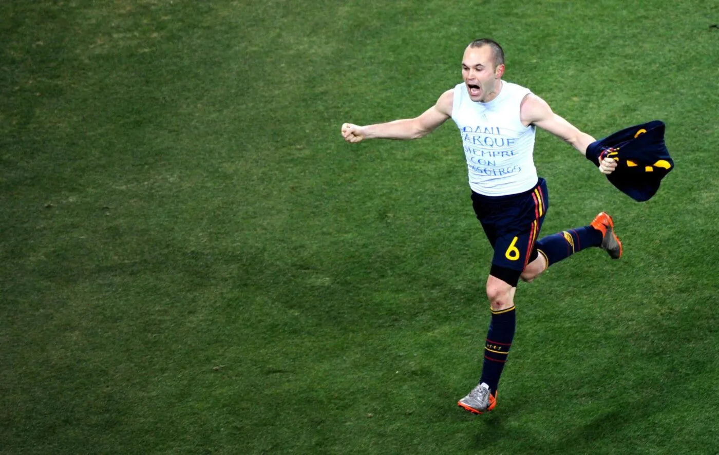La légende du football Andrés Iniesta prend sa retraite après une carrière exceptionnelle