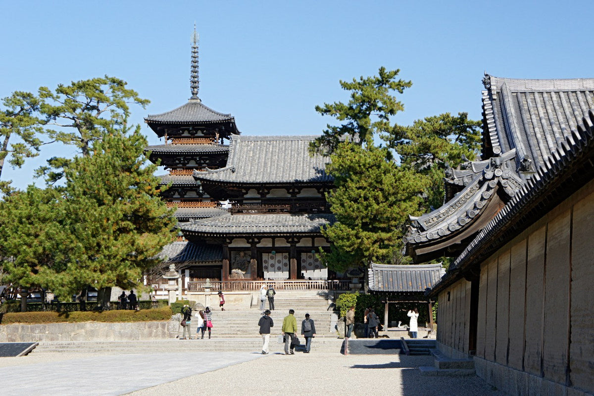 L’ensemble de Hōryū-ji : supports, toitures et hiérarchie des volumes.