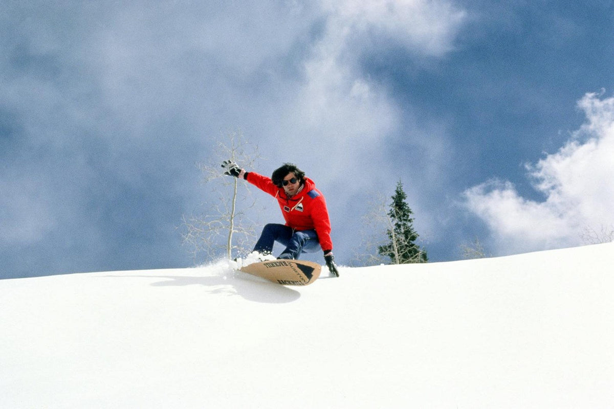 Image d’archive Burton : un rider sur la neige.