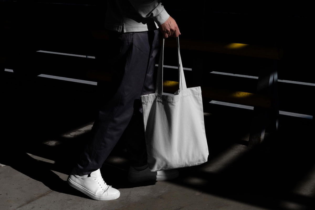 Aperçu 4 sur 7 de +6 Tote Bag and Shirt Mockups, ressource Mockups par Mockup Cloud