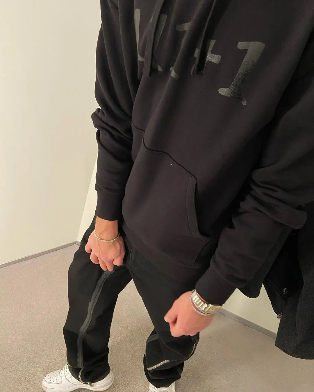 111+1 BLACK HOODIE 112 MODE