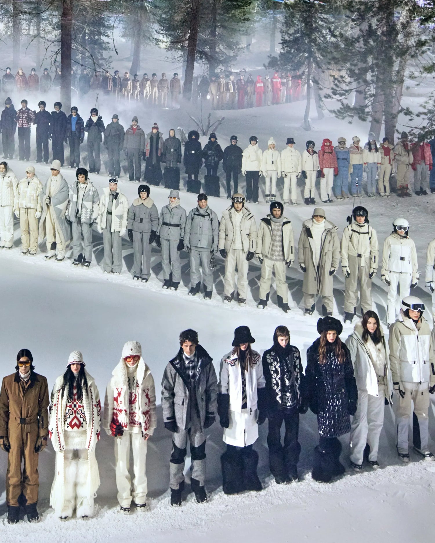 Moncler Grenoble FW24 : Un Spectacle Hivernal Luxueux à St. Moritz - HYTRAPE