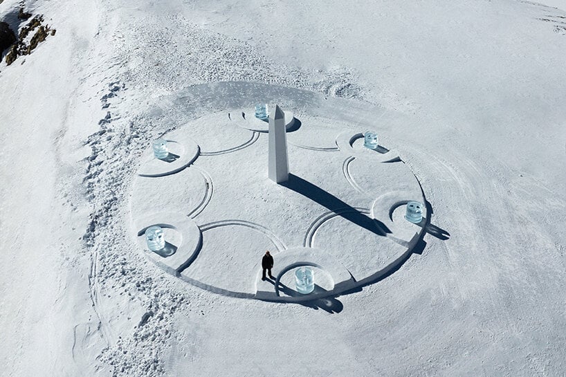 "Light & Time" : Daniel Arsham et Hublot créent un cadran solaire en neige et en glace au Matterhorn